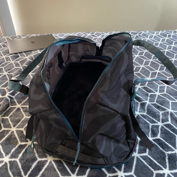 Selling my Patagonia 3 set waterproof sold together!! Great for traveling. - Picture 3 of 14
